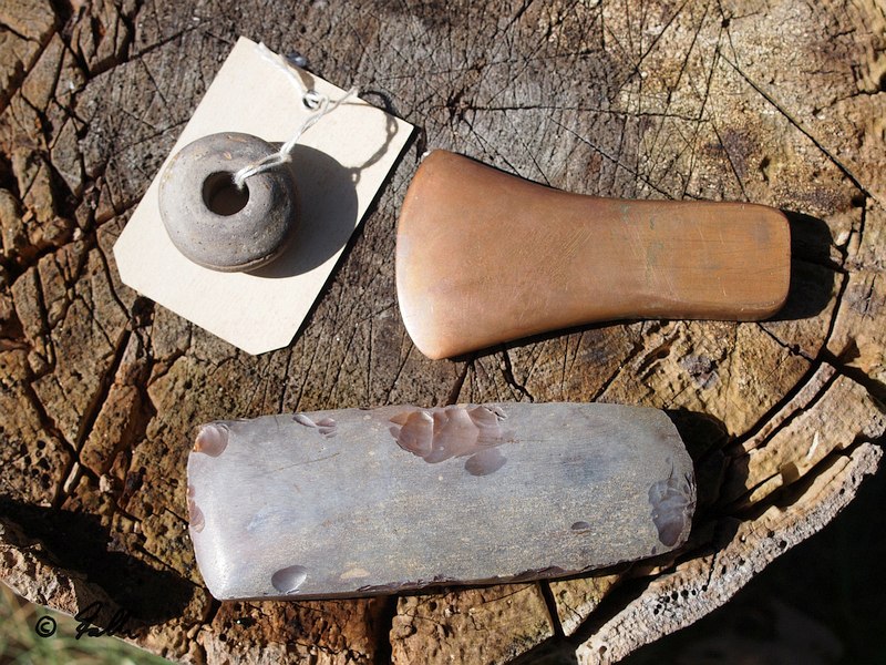 neolithic spindle whirl [width of tag 54mm]; copper axe (reproduction) and neolithic flint axe   © Falk 2019