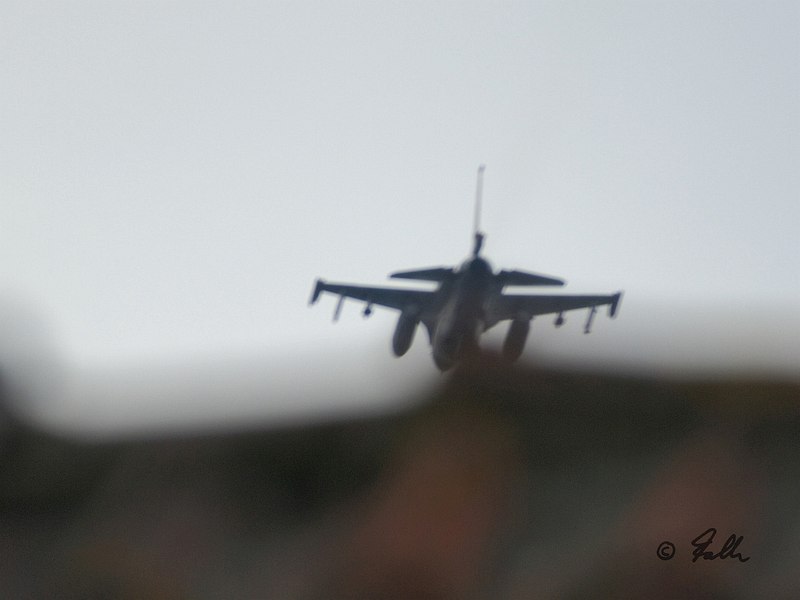 F16 went just overhead, at maybe 1000ft   © Falk 2019