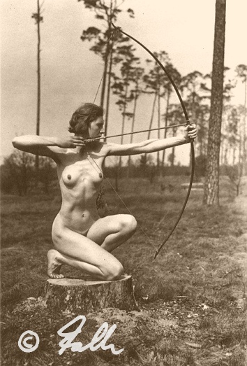 LB Girl with perfect form, Gerhard Riebicke c. 1925   © Falk 2012
