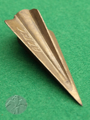 The Aztec broadhead is one of my favorites because it's good looking and because of the special material and way of manufacture: it is cast from Copper-Beryllium bronze   © Falk 2010