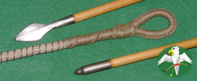 Wo bekommt Ihr soetwas sonst noch?!?     Can you get something like this elsewhere?!? Falk Custom Crossbow String – 222 Strands Linen, mediaeval style, knotted serving. No auxiliary-loop reinforcement done here.   © Falk 2007